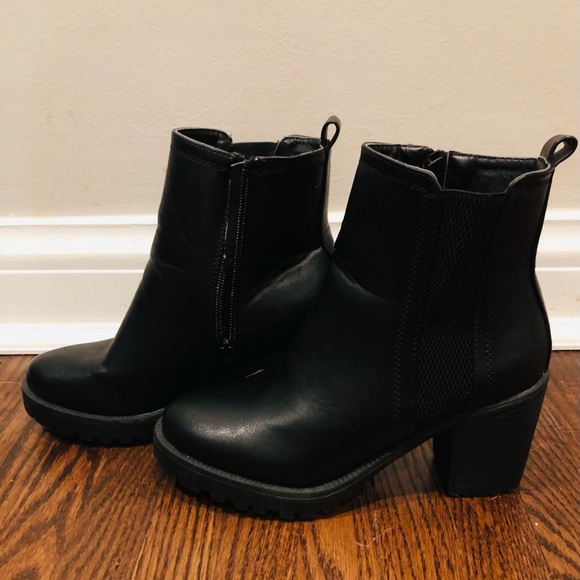 Women’s black boots/booties; size 6.5 - Picture 2 of 7